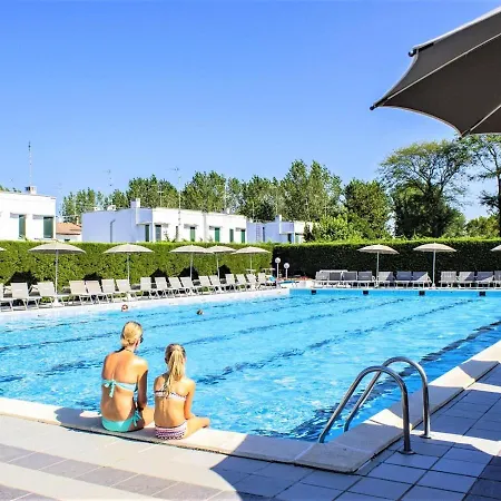 Charming In With Shared Pool *