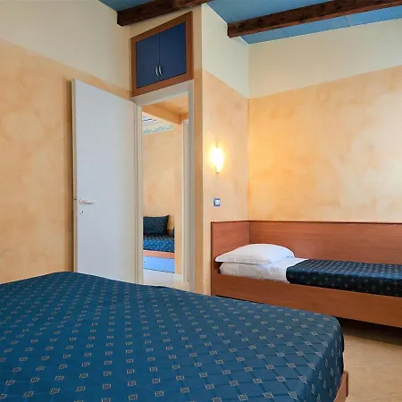 Prázdninový dům Charming In With Shared Pool